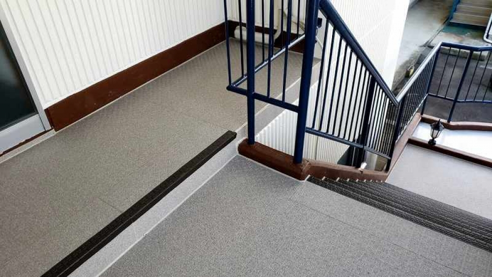 防滑シート工事（雨漏れ修理）